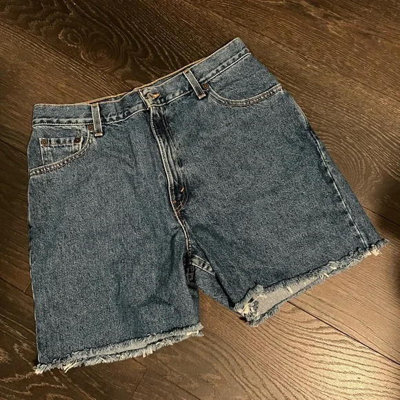 Levi's Light Blue Frayed Hem Jean Shorts - Picture 2 of 7